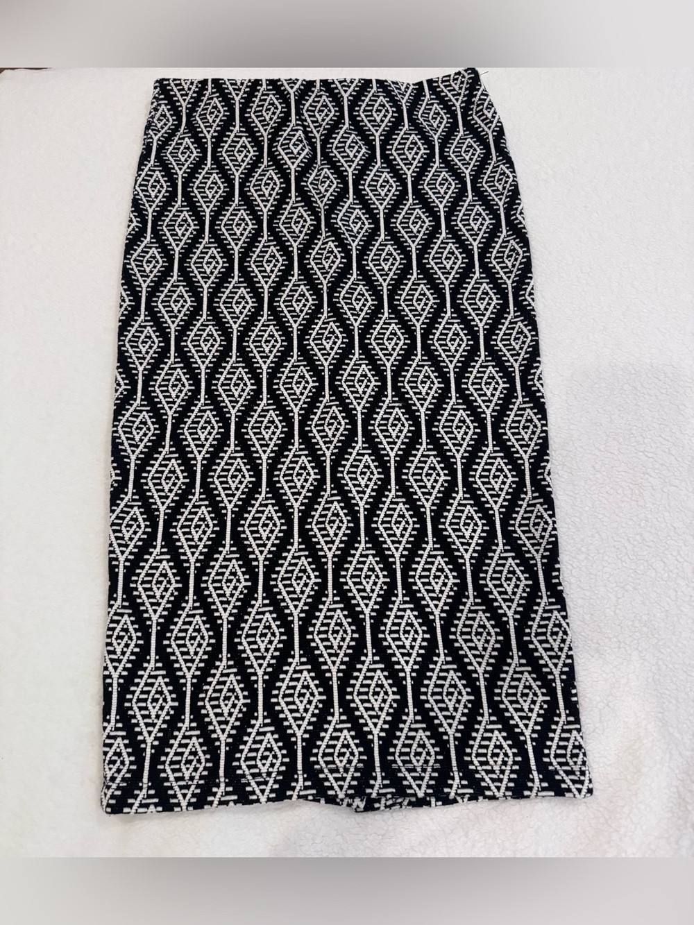 Pre-owned Zara geometric pencil skirt Size small